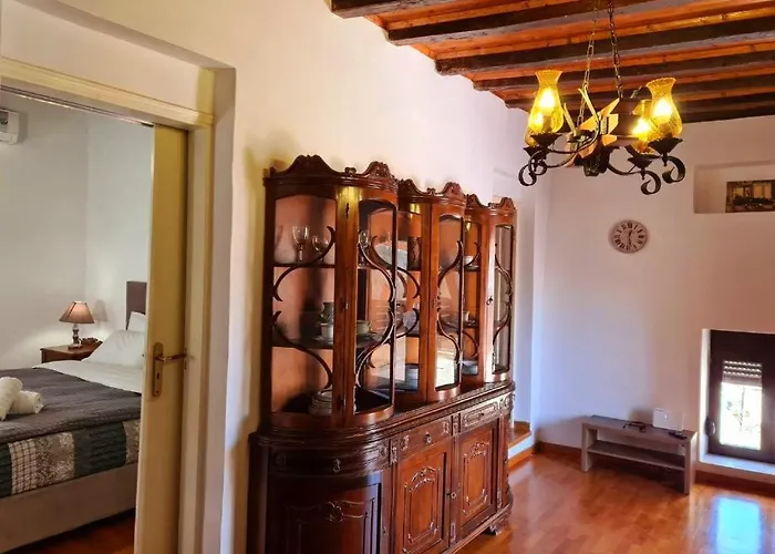 Shades Of Wood Old Town * Rhodes City