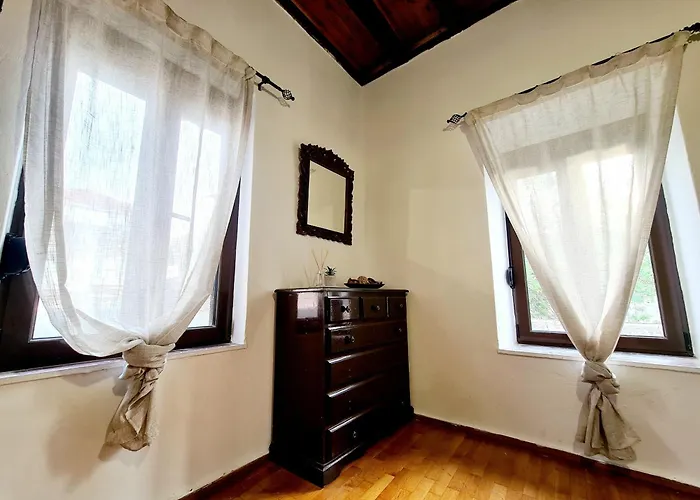 Lejlighed Shades Of Wood Old Town Rhodes City