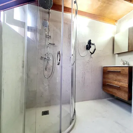 Shades Of Wood Old Town شقة *